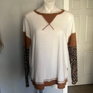 New size small sweater. Super soft and cute.